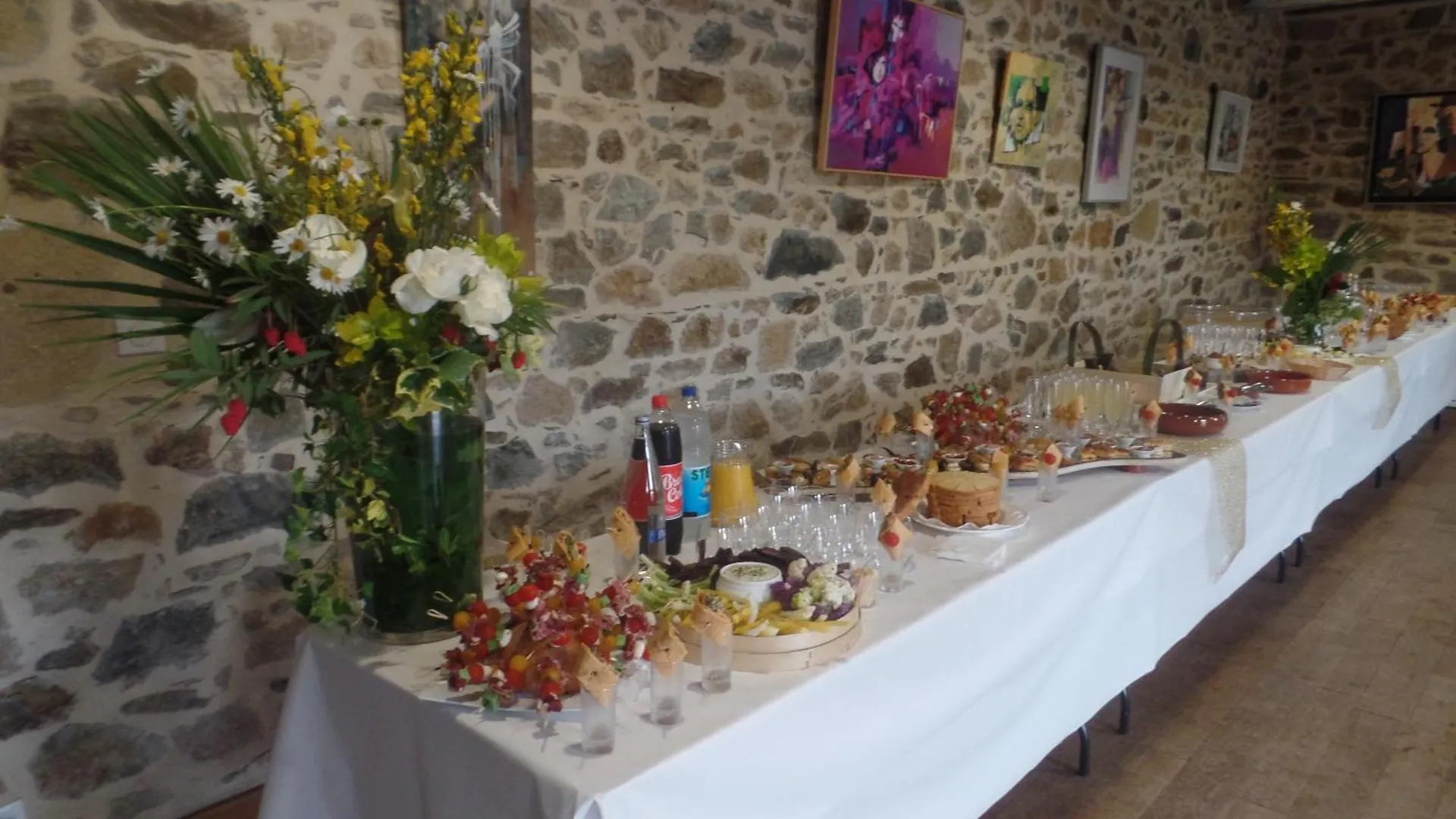 Logis Hotel Restaurant Le Commerce Guichen França