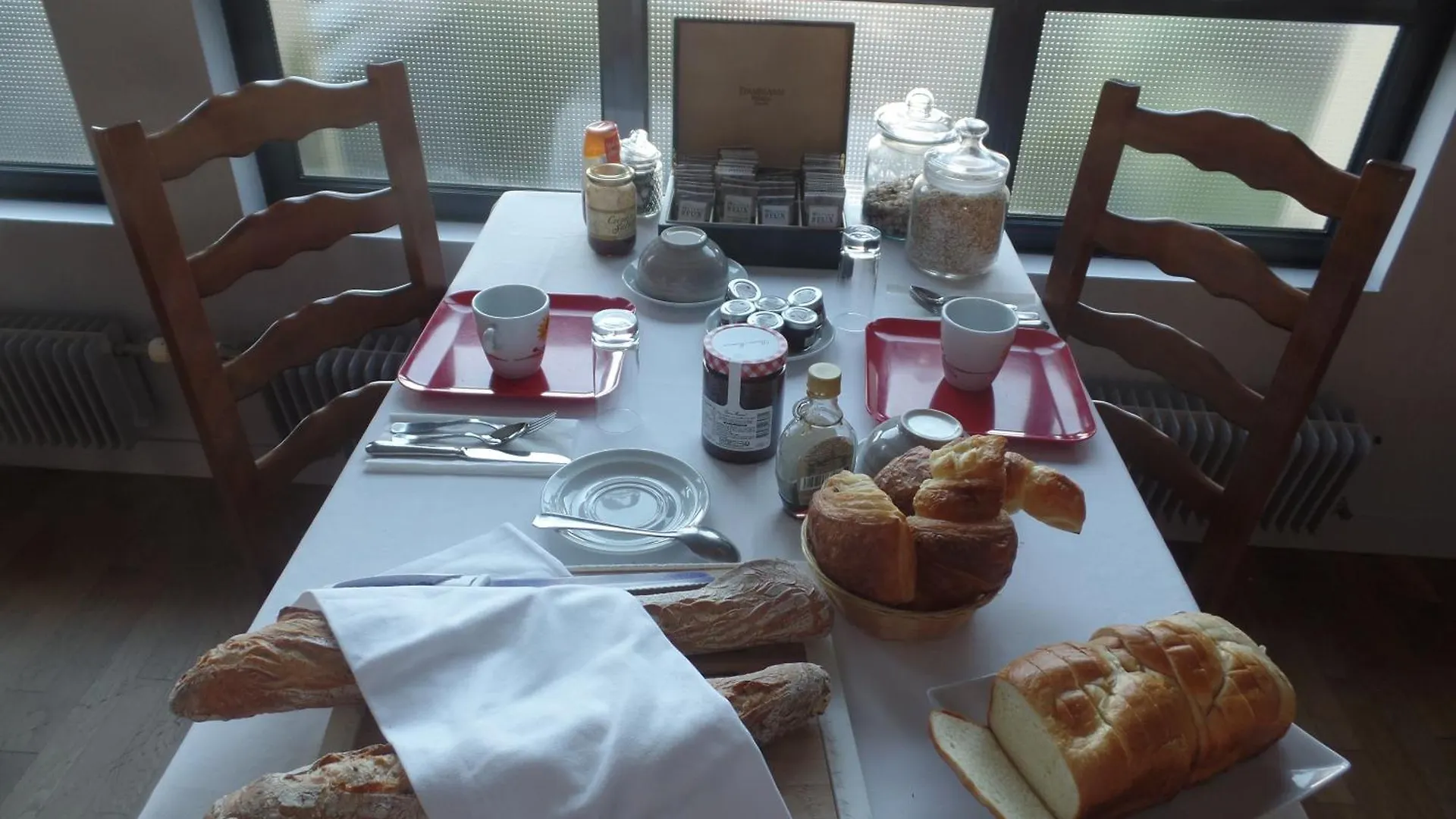 Logis Hotel Restaurant Le Commerce Guichen 2*,  França